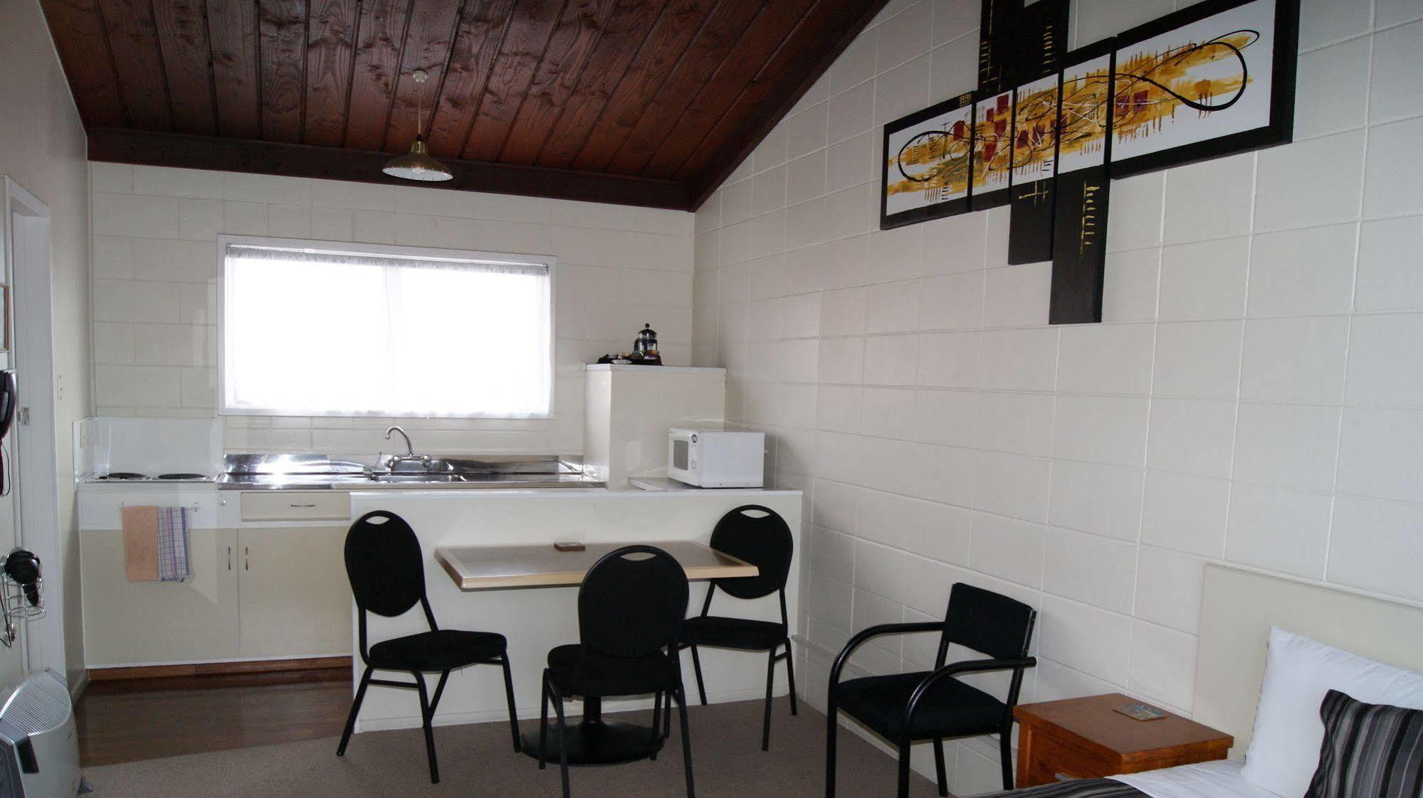 Tourist Court Motel Whakatane Exterior photo