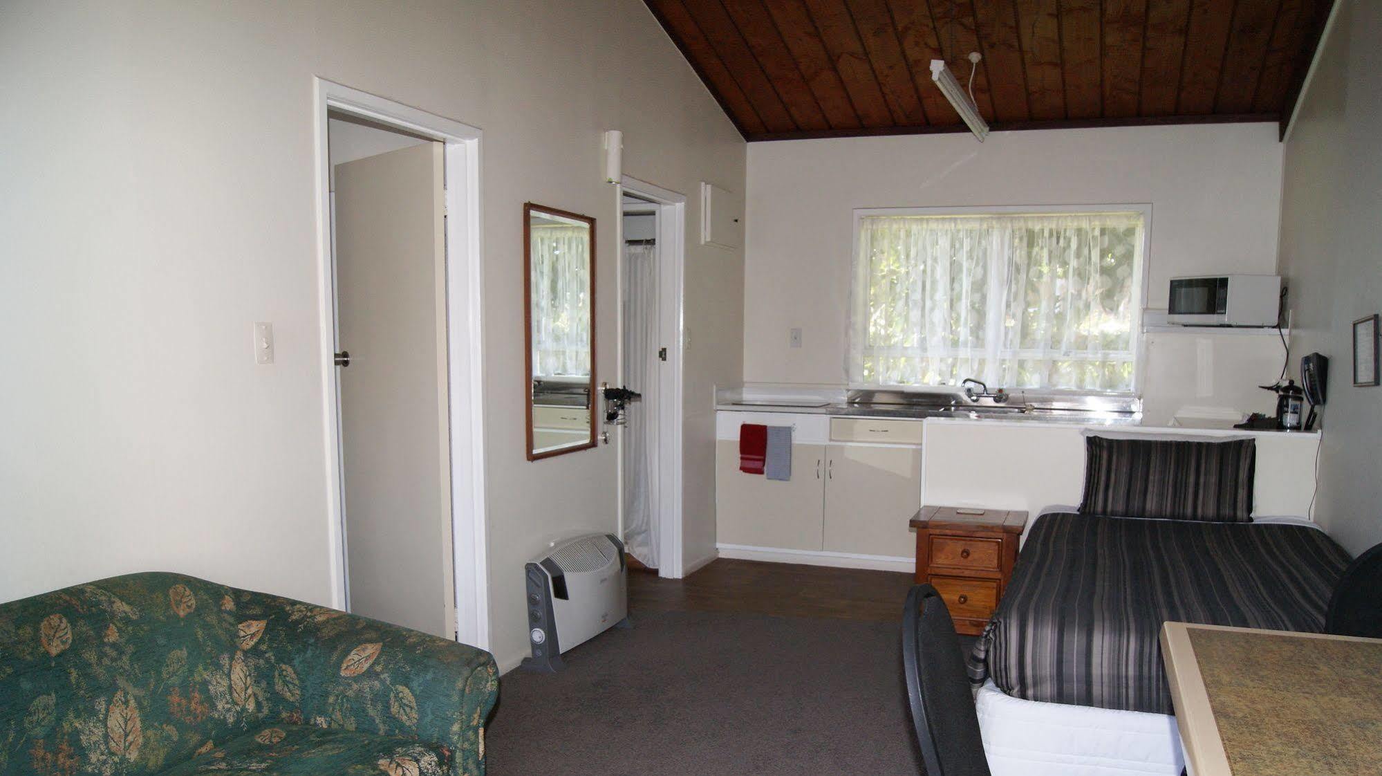Tourist Court Motel Whakatane Exterior photo